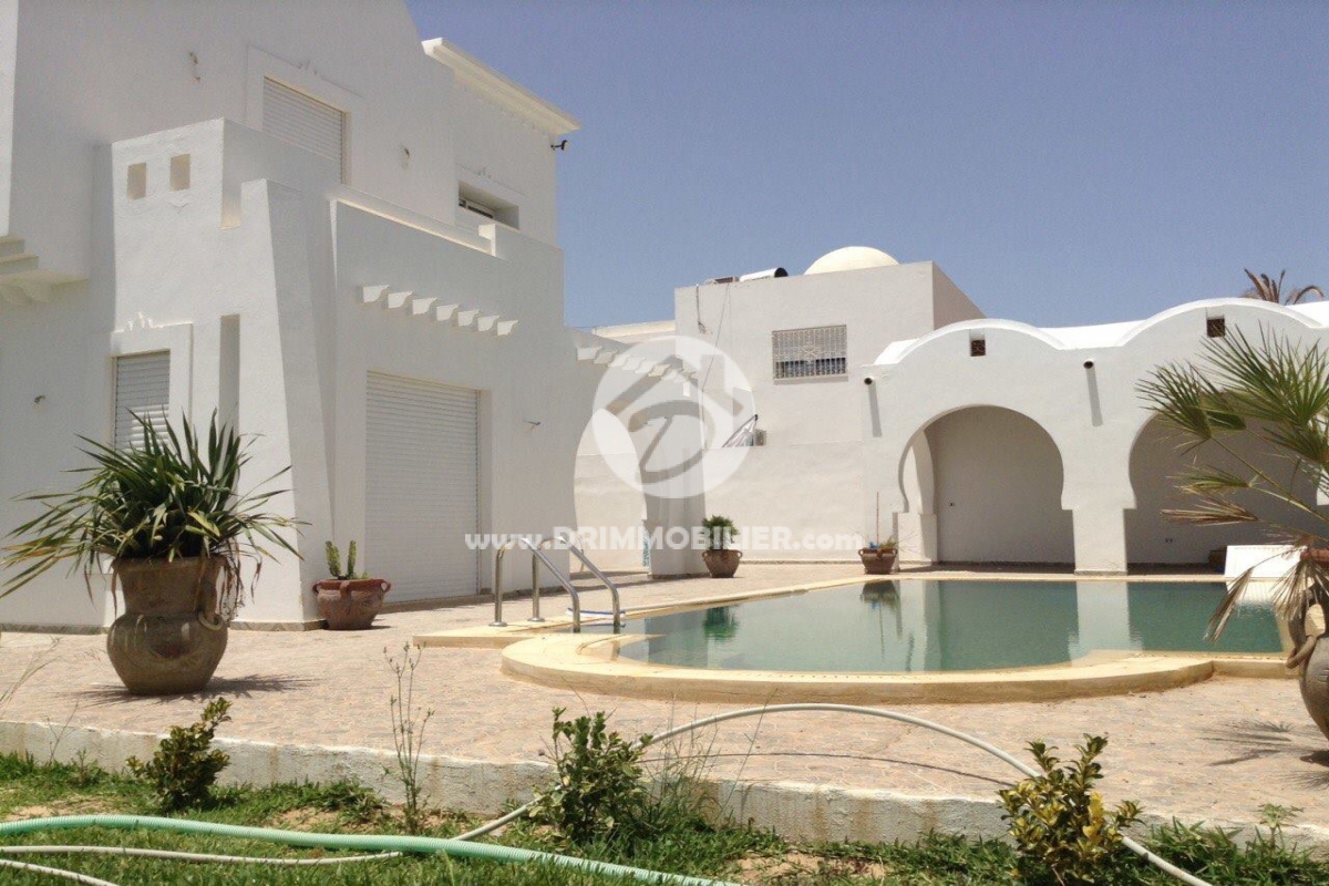 L 102 -                            Vente
                           Villa avec piscine Djerba